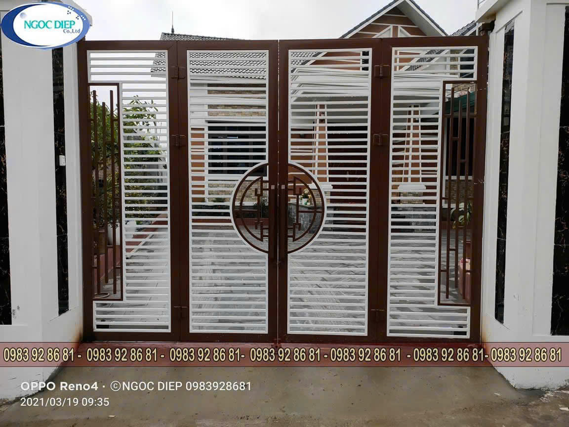 Cửa Cổng Sắt Hộp 4 Cánh Họa Tiết Tâm Tròn Phối Nan Ngang