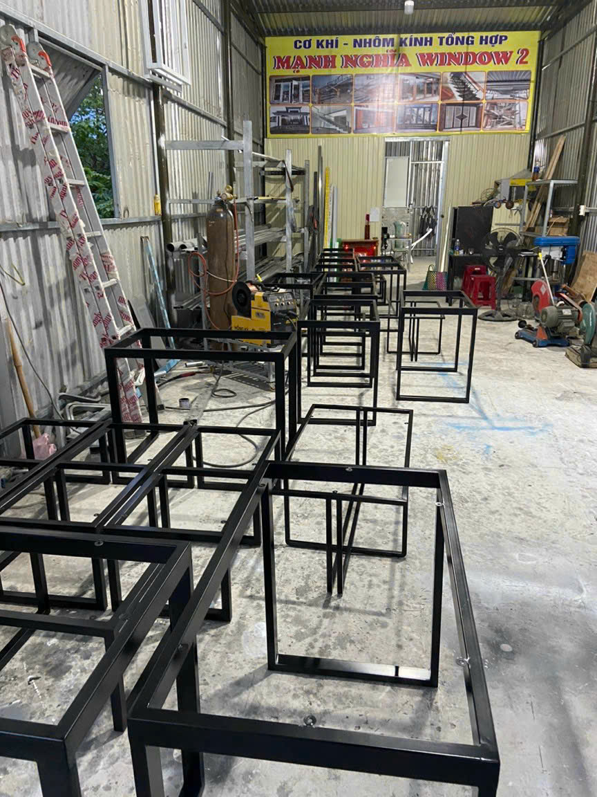 Cầu Thang Sắt Xương Cá Đơn Mặt Bậc Gỗ Lim Sang Trọng thi công tại Liên Chiểu Đà Nẵng