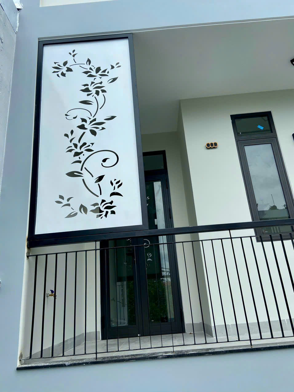 Lan Can Kính Cầu Thang Tay Vịnh Inox 304 Vuông thi công tại Hòa Quý Đà Nẵng