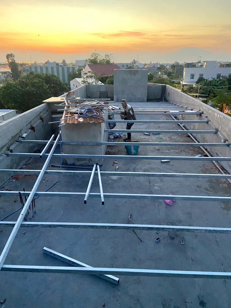 Mái Kính Ban Công Biệt Thự Chống Nắng Cản Tia Cực Tím thi công tại Liên Chiểu Đà Nẵng