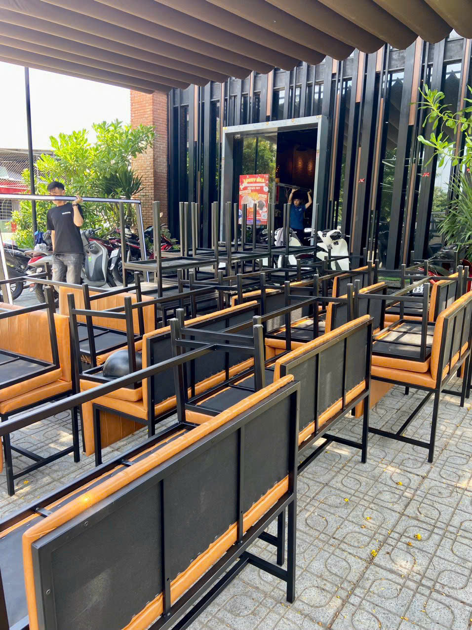Gia Công Bàn Ghế Khung Sắt Bọc Đệm Quán Cafe Tại Xưởng Mạnh Nghĩa Đà Nẵng