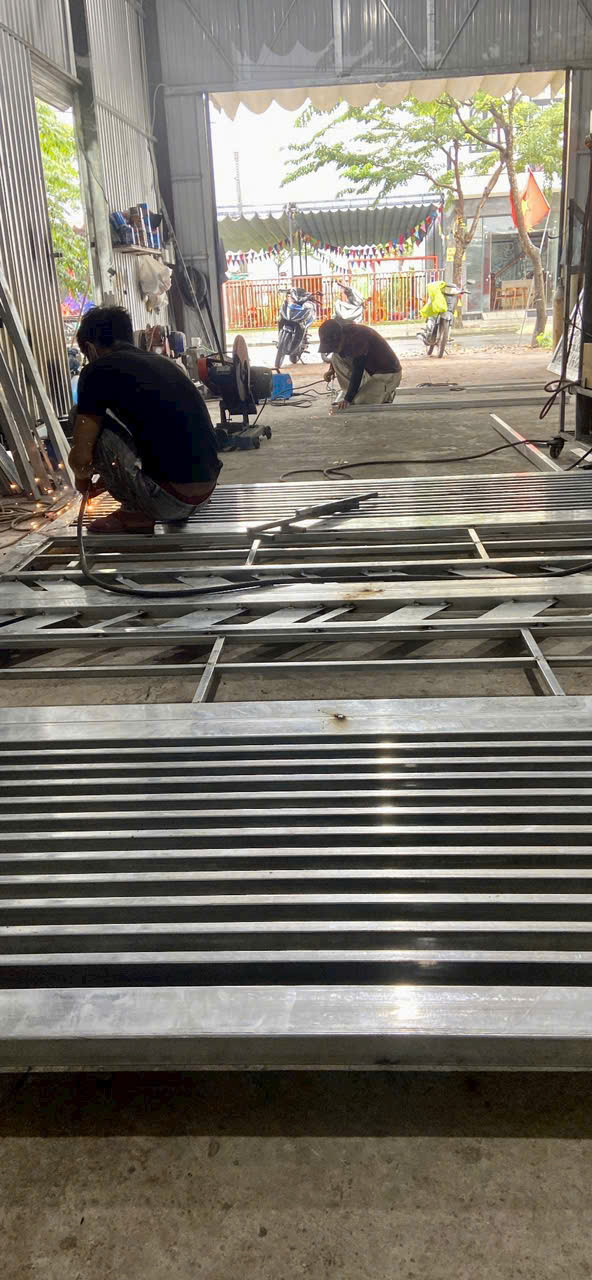 Hàng Rào Sắt Mỹ Thuật Chông Giáo Chống Trộm Mạ Vàng thi công tại Mỹ Khê Đà Nẵng