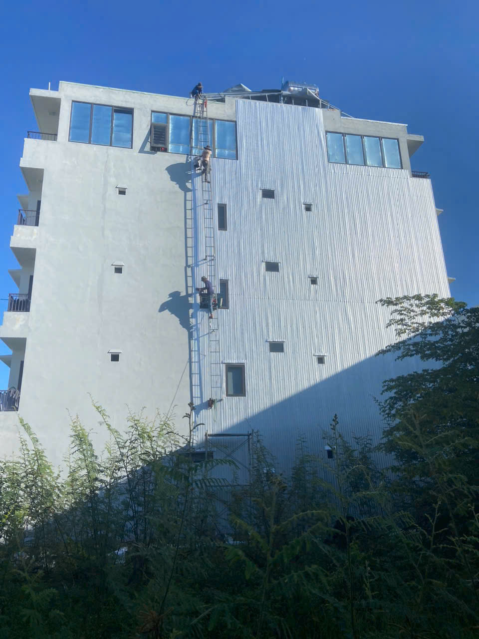 Ốp Tôn Chống Thấm Tường Đầu Hồi Khe Co Giãn Nhà Liền Kề thi công tại Hội An Đà Nẵng
