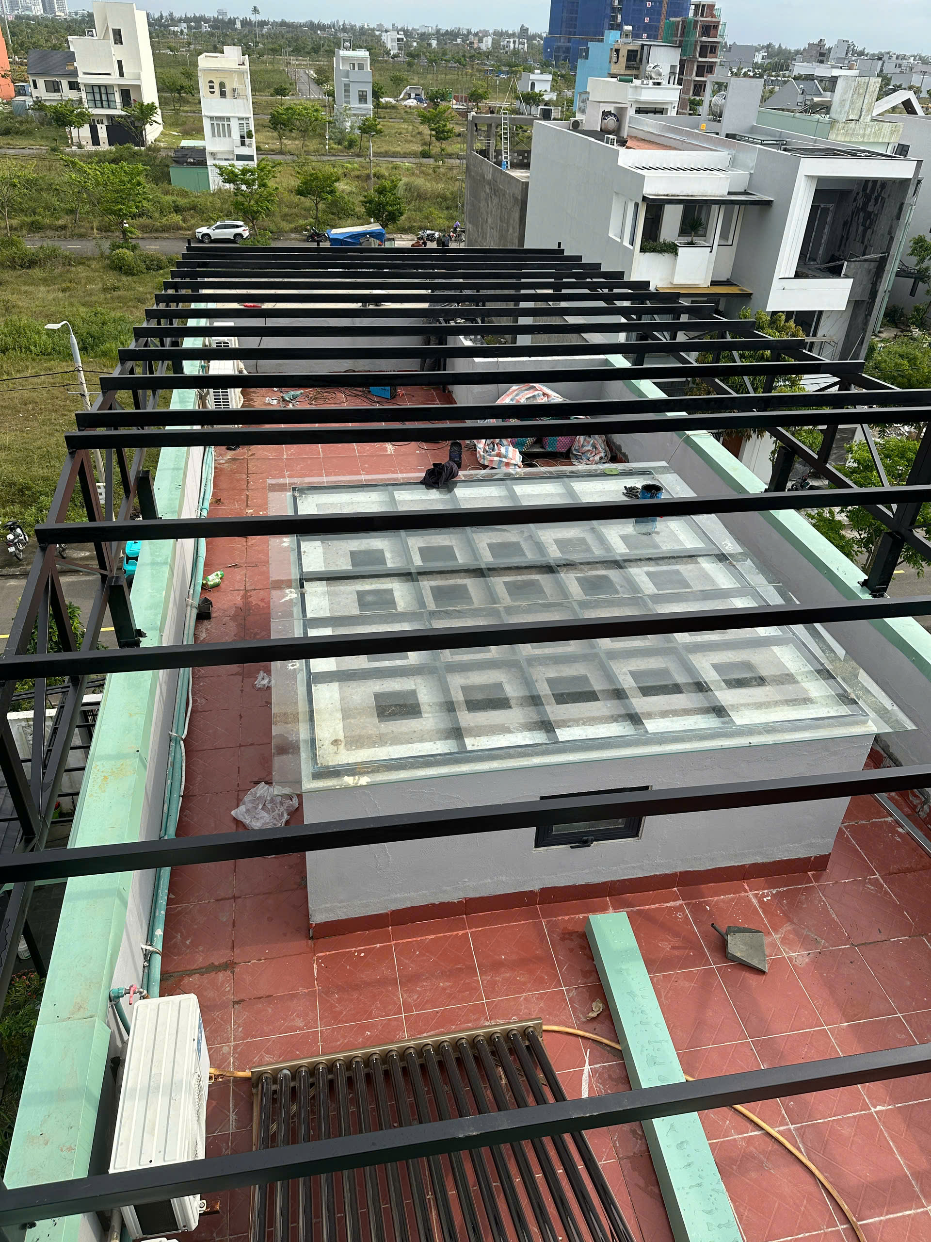 Khung dầm thép mái che sân thượng biệt thự tại Đà Nẵng